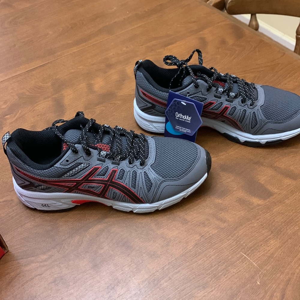 ASICS Gel Venture 7 - Size 7.5 Size 7 1/2